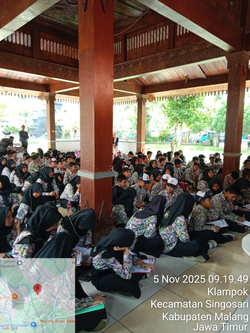 Siswa siswi SMP Negeri 25 Malang melaksanakan kegiatan kunjungan edukatif ke Museum Singhasari,