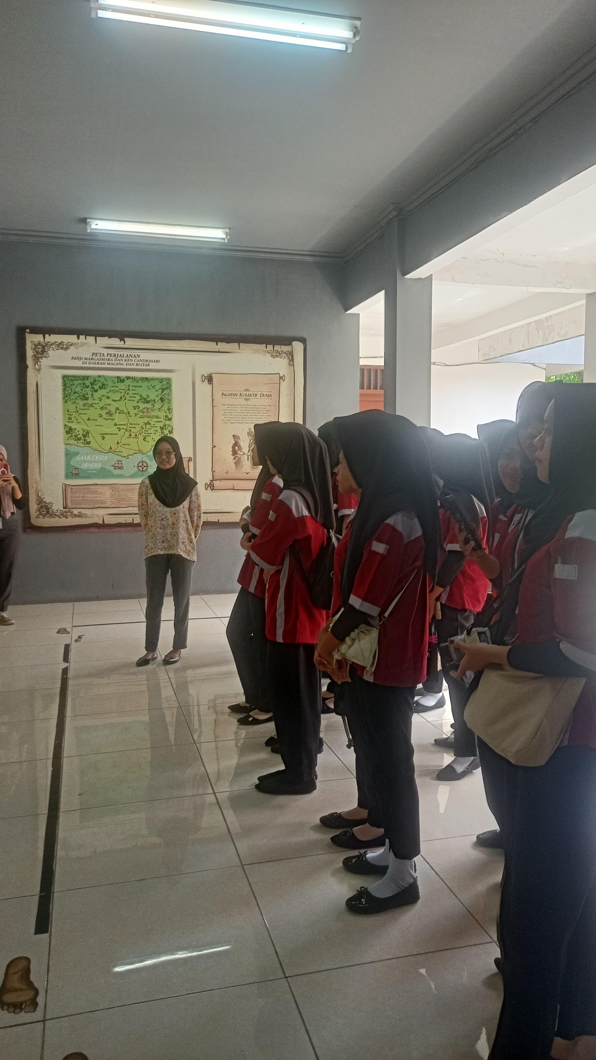 Kunjungan SMKN Negeri Panggungrejo Kabupaten Blitar ke Museum Singhasari