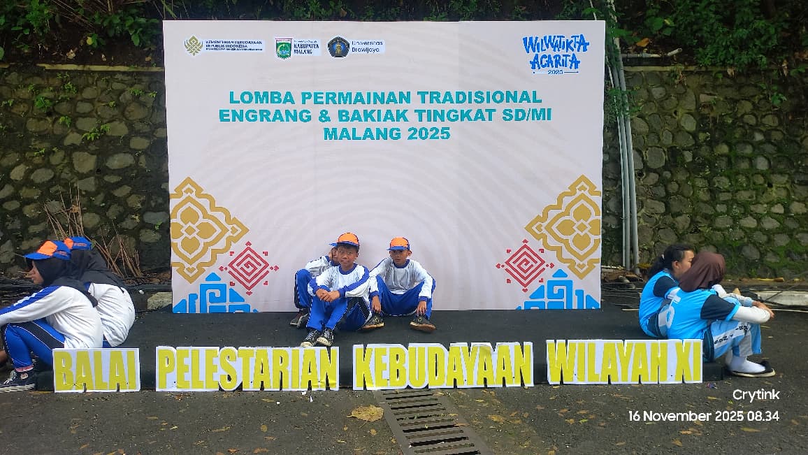 Lomba Permainan Tradisional Enggrang & Bakiak Tingkat SD/MI – Wilwatikta Acarita 2025 (Hari ke-2)