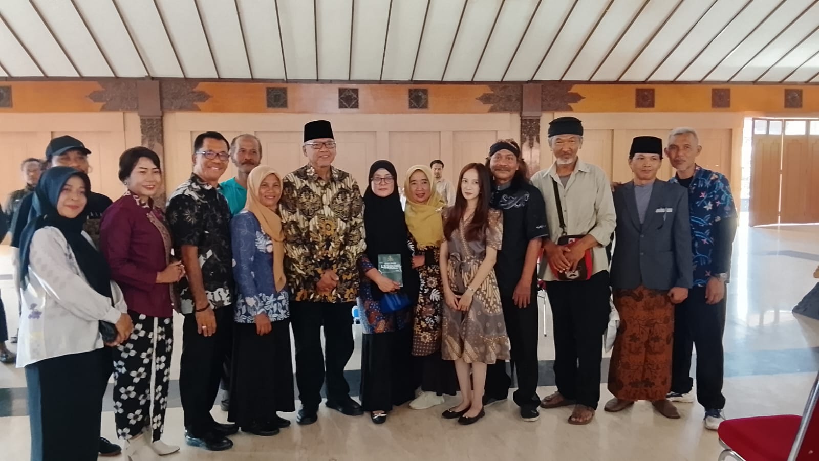 Dinas Kebudayaan dan Pariwisata Provinsi Jawa Timur bekerja sama dengan DPRD Provinsi Jawa Timur serta Dinas Pariwisata dan kebudayaan kabupaten Malang menyelenggarakan kegiatan Penyerahan Apresiasi Pelaku Budaya Jawa Timur.