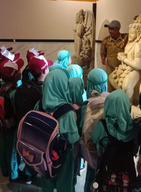 kunjungan edukasi dari 3 Satuan Pendidikan dalam dan luar kota malang di Museum Singhasari